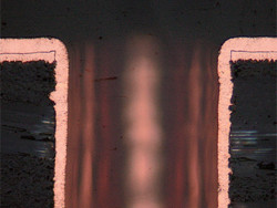 균일 전착성 솔루션 (PCB 스루홀(throughole)의 횡단면)