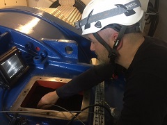 Figure 3: ALL NRG inspector Danijel Bogojevic carrying out a gearbox inspection with the IPLEX RX.