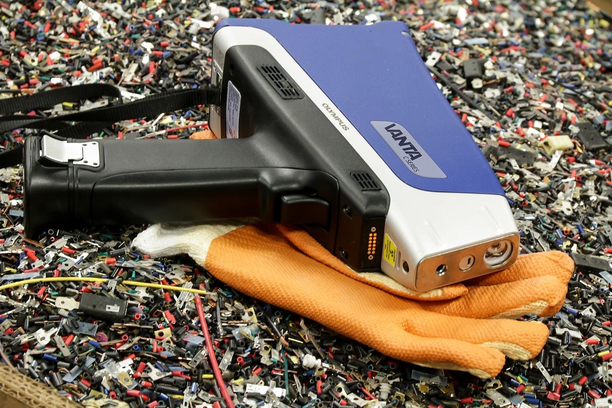 Portable XRF analyzer for lithium-ion battery recycling