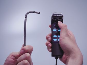 Les commandes légères de la manette du vidéoscope IPLEX aident à réduire au maximum la fatigue de l’utilisateur pendant ses longues heures de travail